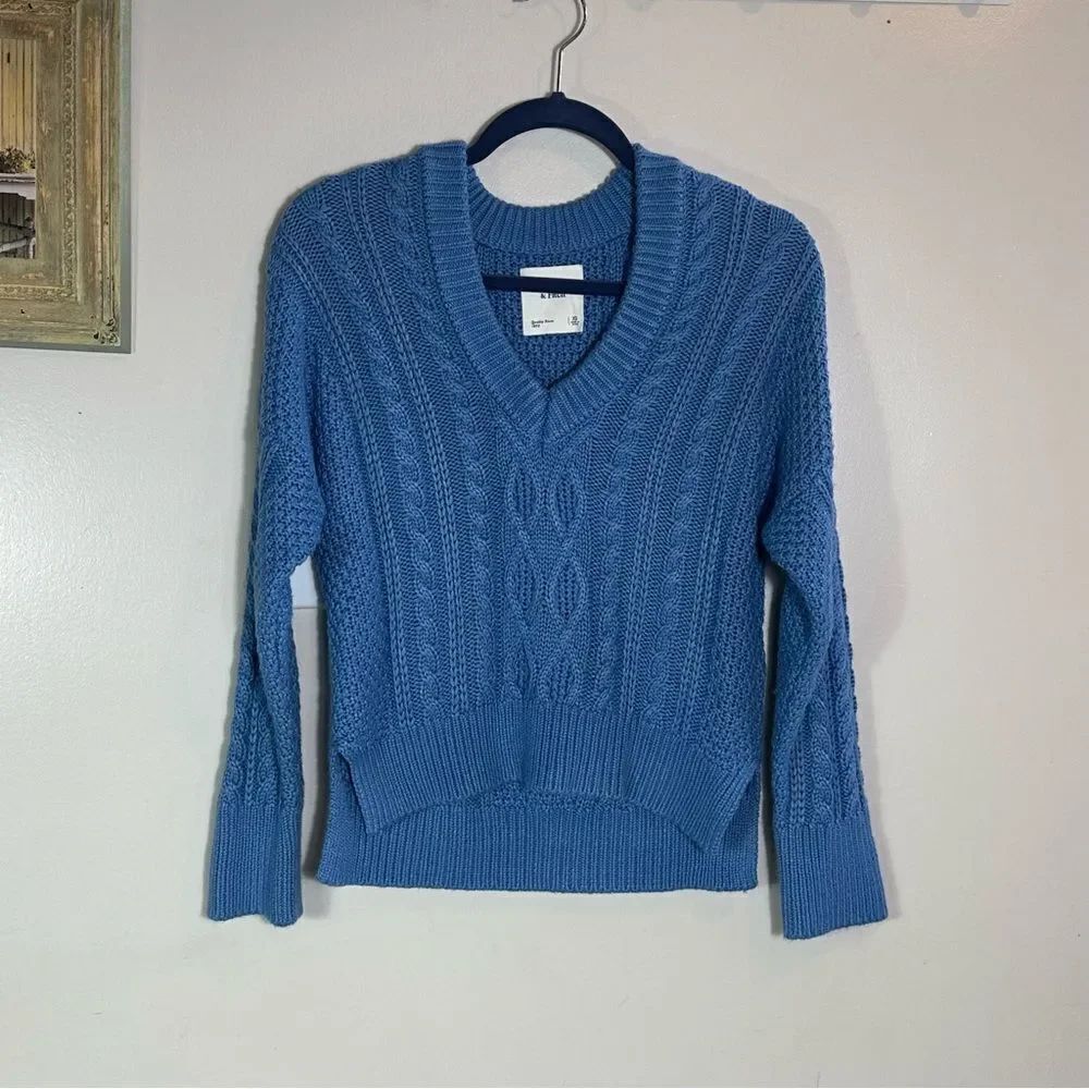 Abercrombie & Fitch Blue V-Neck Sweater